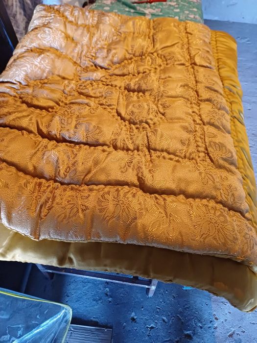 Plapumă 2 persoane folosită foarte puțin. Vine la pachet cu 2 perne de