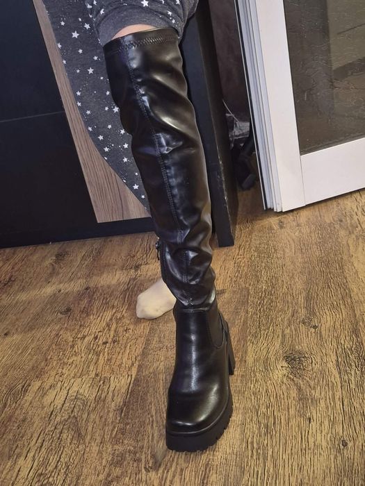 Дамски ботуши с дебела платформа