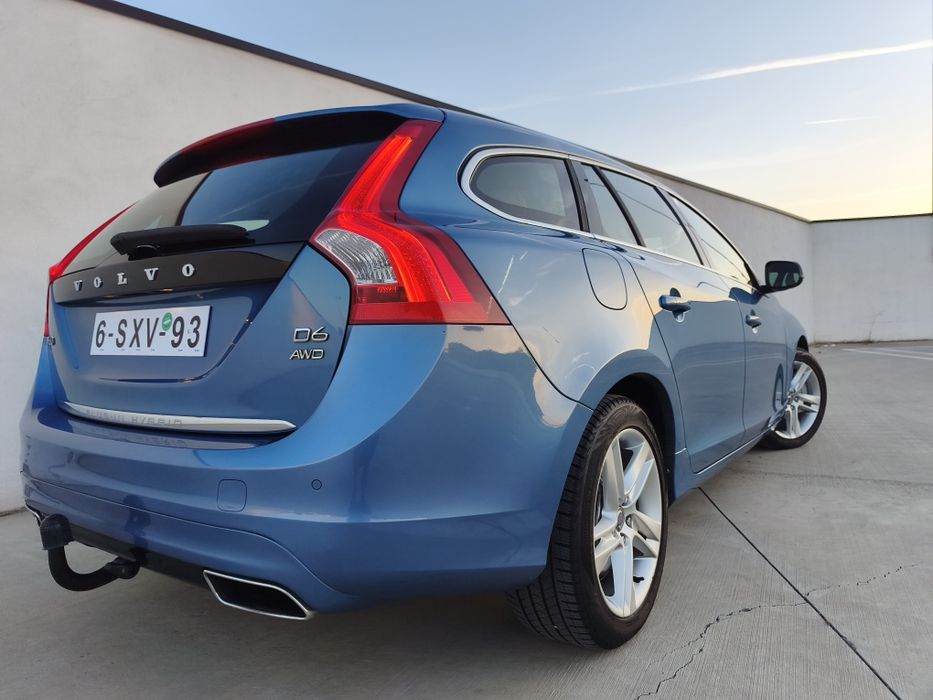 Volvo V60 Plug hybrid 2.4D6 AWD 283 cp AWD  //2014 EURO 5//Distronic//Piele//