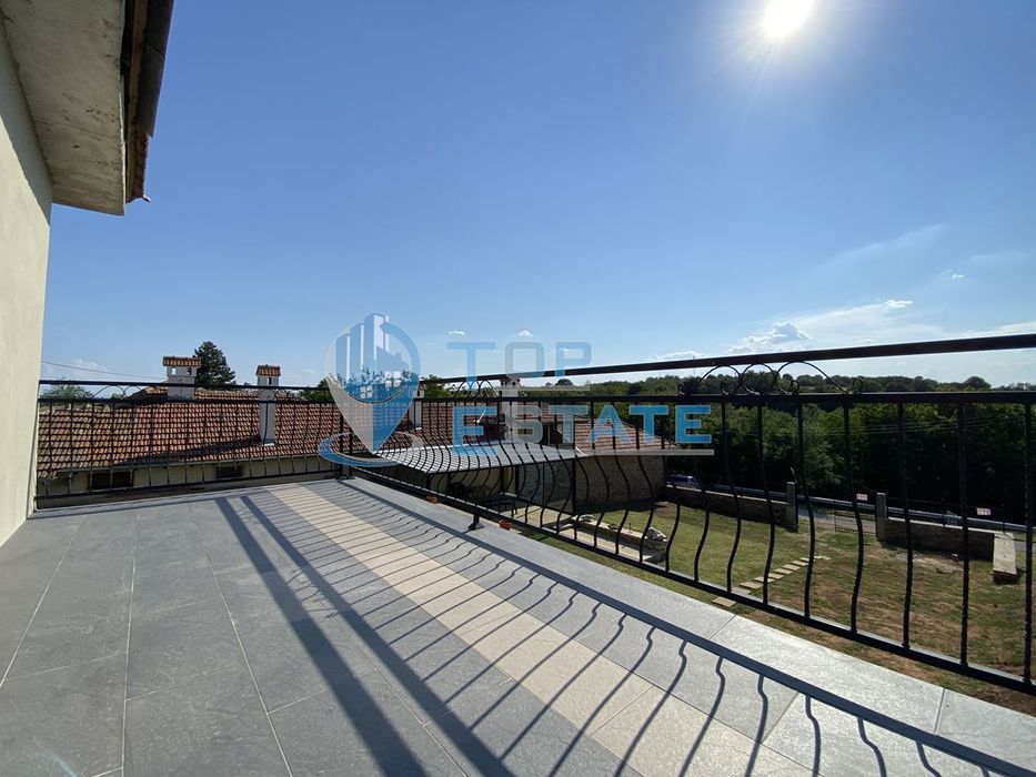 Масивна тухлена къща в с. Вишовград, област Велико Търново