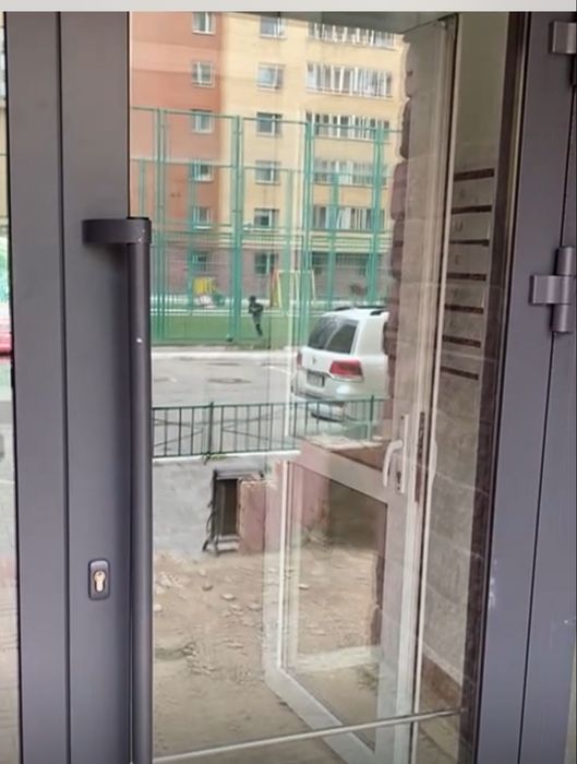 Ремонт окон и дверей. Евгений