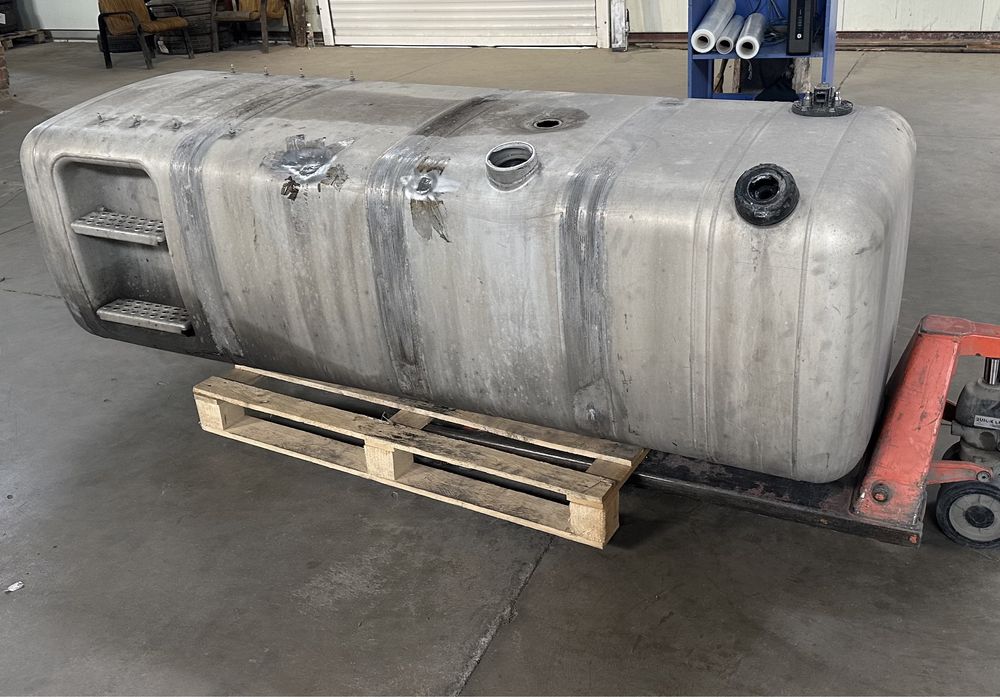 Резервоар Мерцедес Актрос 2018г.