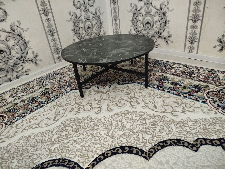 Круглый журнальный стол из лофта