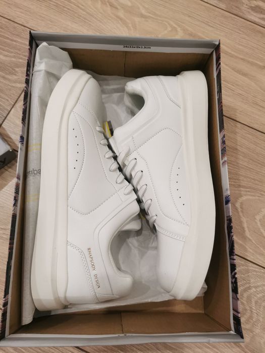 Продам новые кроссовки