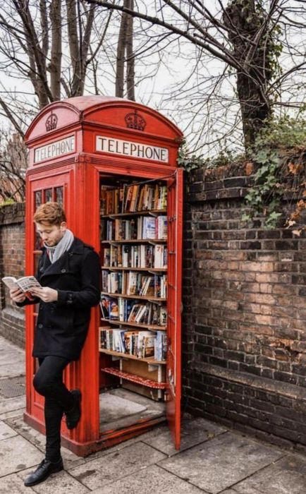 Vând cabină telefonică londoneză