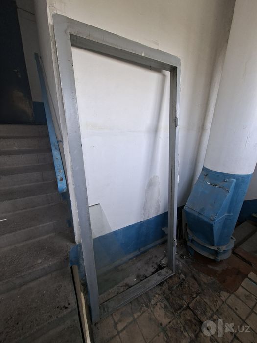 Продаётся железная дверь.