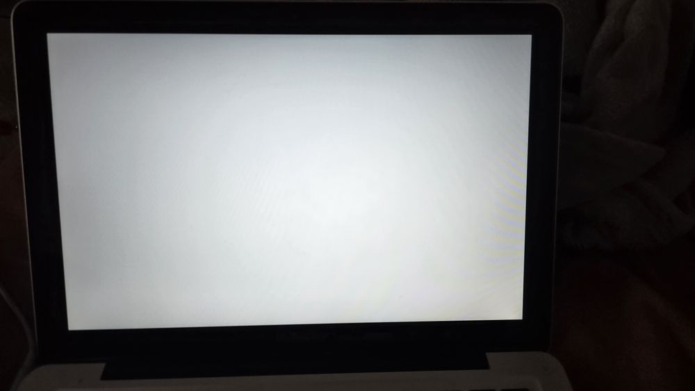 Macbook Pro 13  -  2012г. / 8GB RAM / i5 / 500 SSD за части!!!