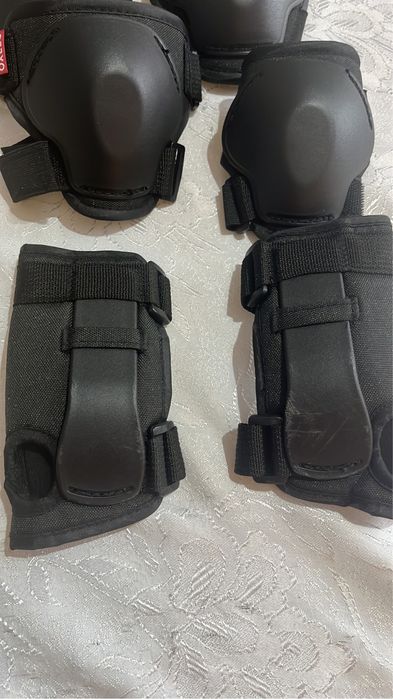 Протектори за лакти, ръце, колена XXS, Oxelo, Декатлон + Каска