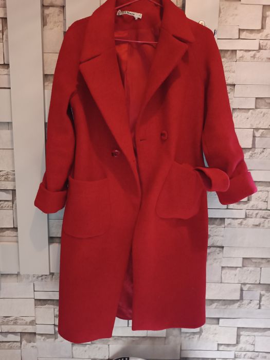 Продам красное пальто, размер 42-44