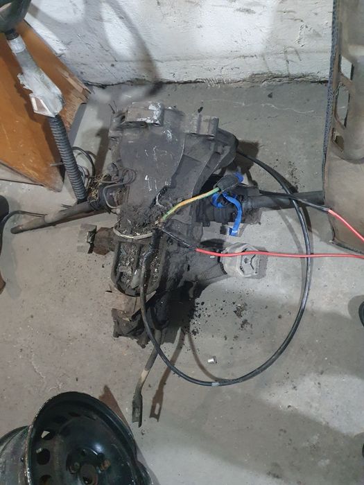 Продам Ауди  100 с4 запчасти