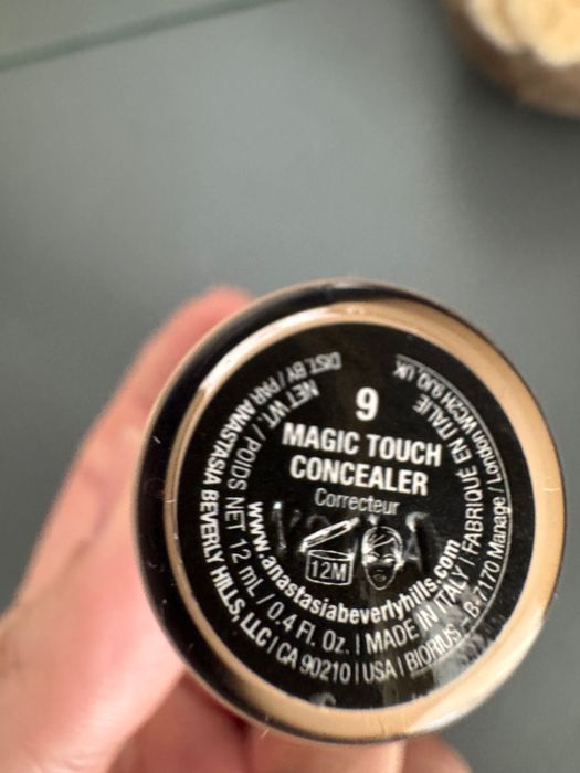 Anastasia Beverly Hills magic touch consealer