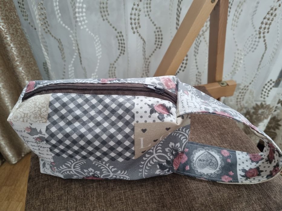 Genți cu inimioare / set genți cosmetice