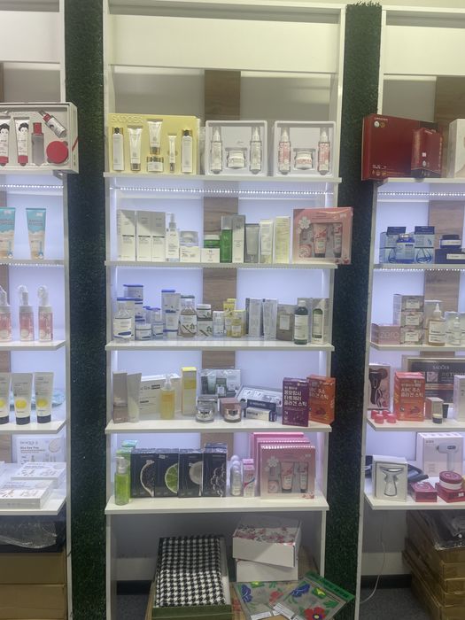 Продам шкаф для косметики и аксессуаров