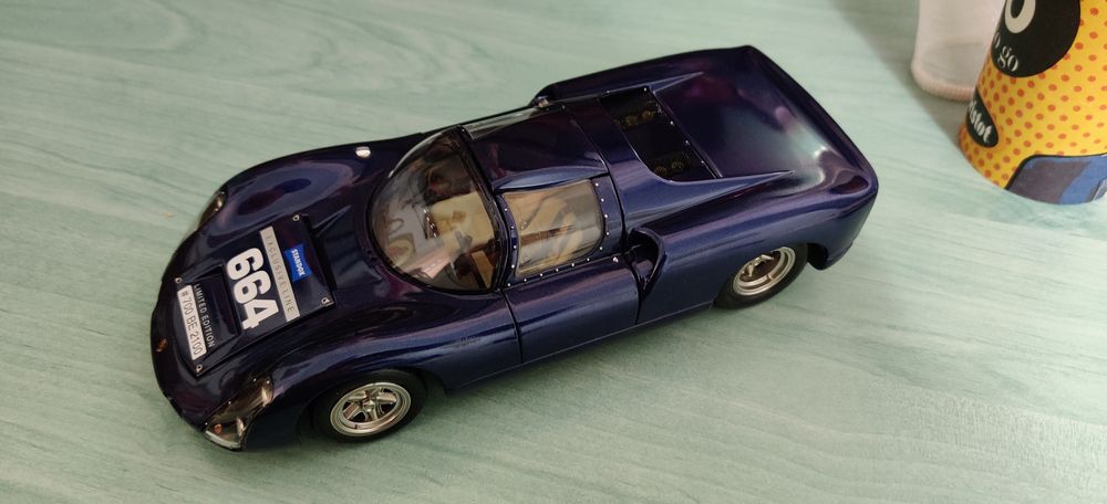 Macheta 1:18 Porsche 910 Exoto nu autoart