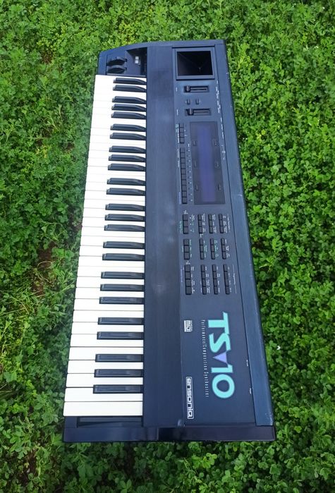 Ensoniq ts 10 sotiladi.  3-5 Versiya
