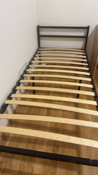 Кровать с матрасом