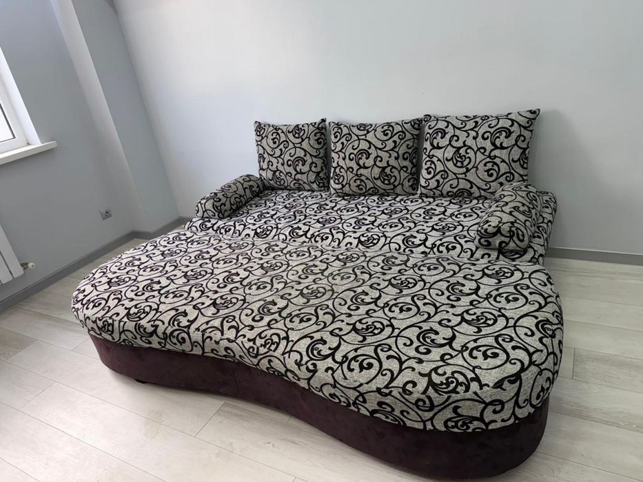 Диван , двухспальный , срочно