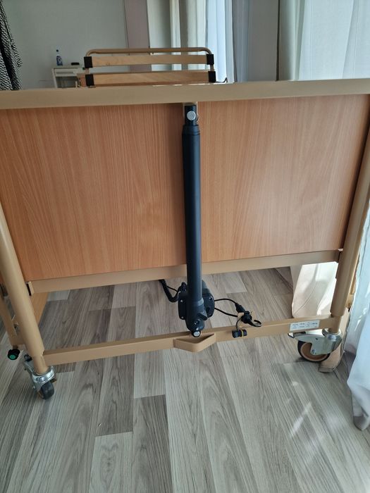 Vând pat Electric pt.persoane vârstnice sau cu dizabilități