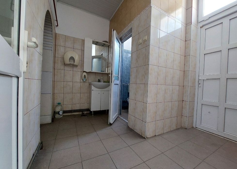 De închiriat sau de vânzare spațiu comercial central în Pașcani