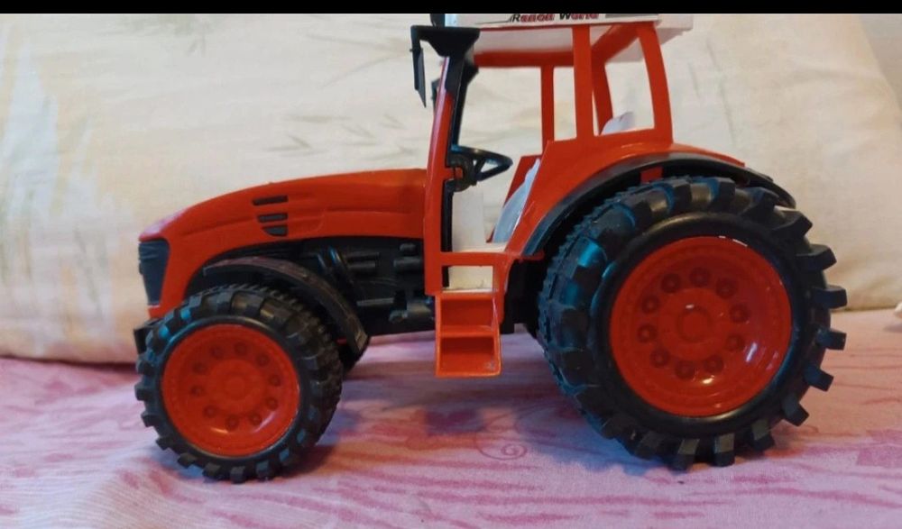 Tractor de jucarie