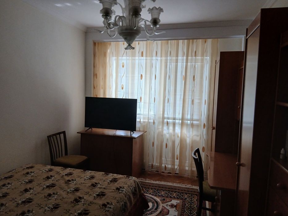 De Inchiriat 4 camere
