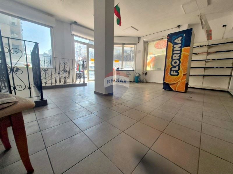 Магазин за продажба, Лятно кино Тракия