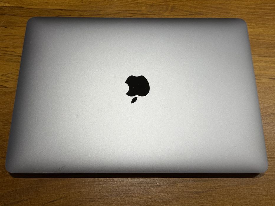 Macbook Pro 13 inch A2251 | i7 2.3 GHz | 32GB RAM | 512GB SSD