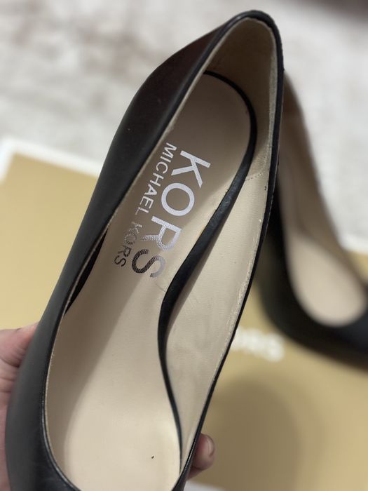 Продаюися красивые туфли