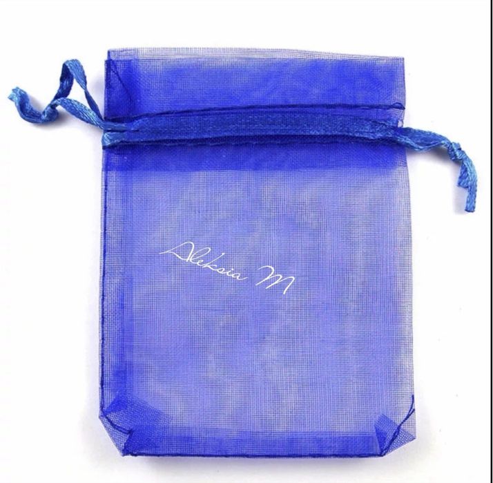 на едро и дребно нови торбички от органза с връзки бижута подаръци