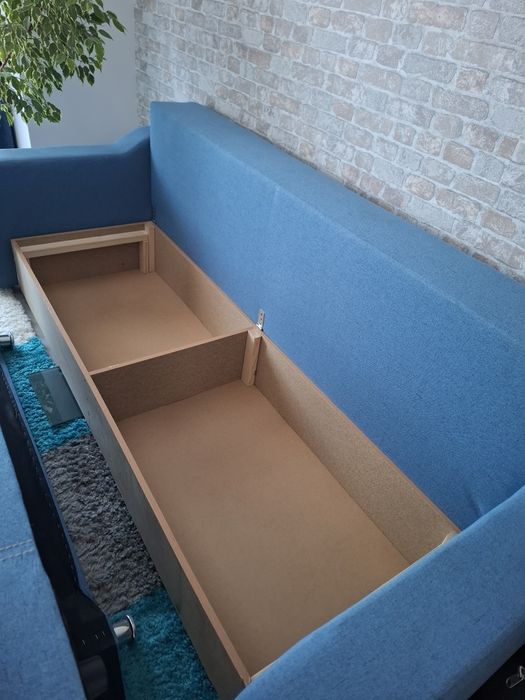 Vând canapea  dimensiunea 225/145