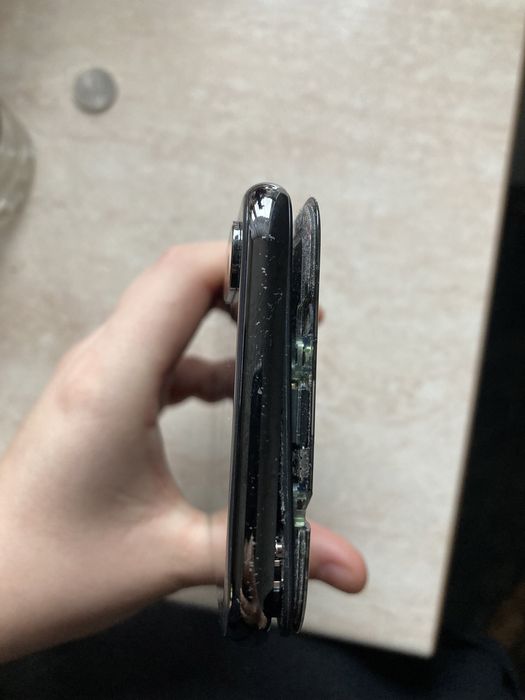 Vand ip x  pentru piese sau cine vrea sa il faca