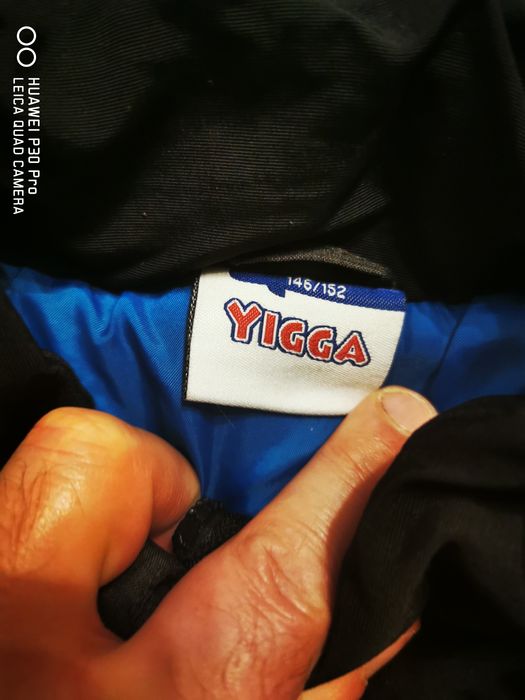 Детска грейка с качулка на фирмата Yigga, размер 146-152, почти нова.