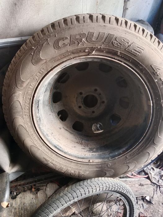 Продам запаску R-16 на дастер