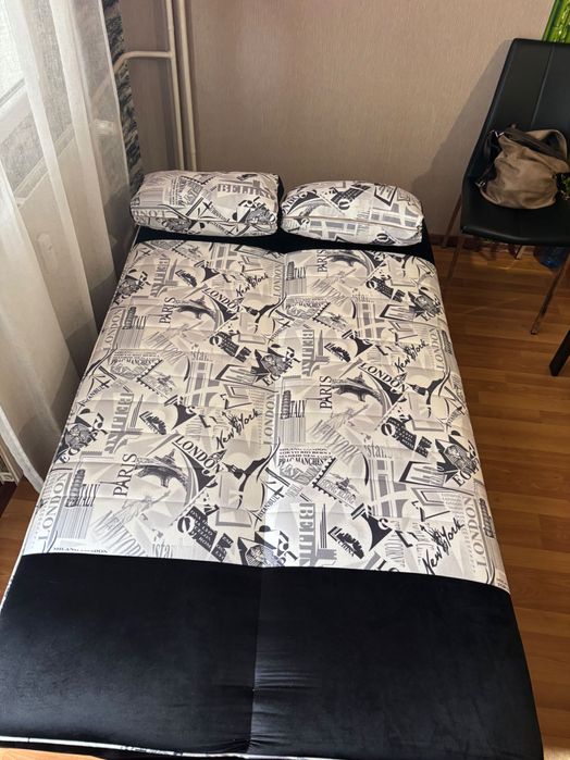 Диван на клик черно - бял