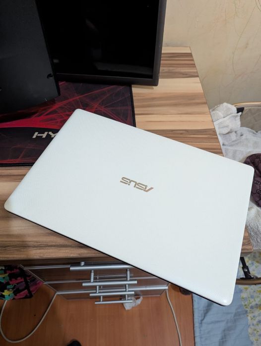 Ноутбук Asus 2017 года…