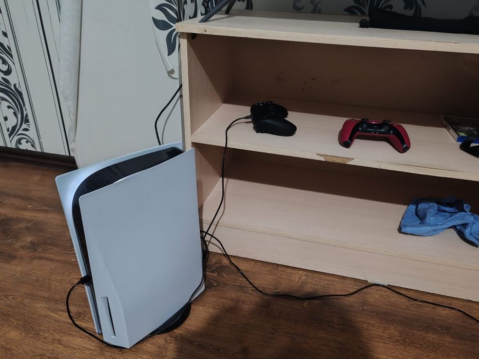 Продам пс 5 срочно