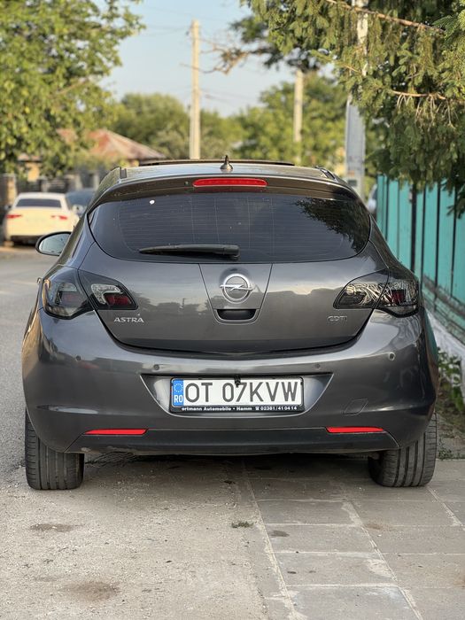 OPEL Astra 2011