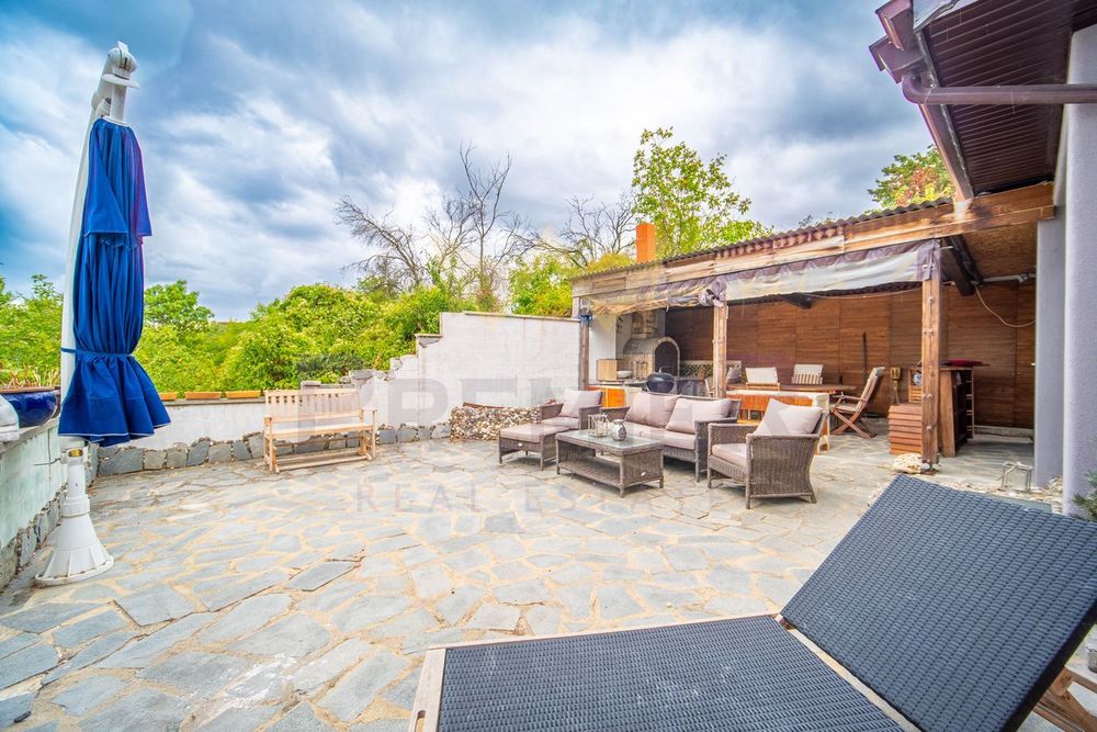 Продава се Къща в Варна, Изгрев - 180 кв.м за 1131 €/кв.м - Снимка #1