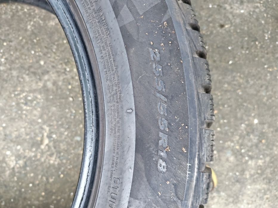 Vând cauciucurii...255,55,18 ..165,70,14