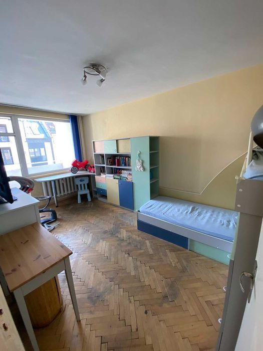 Тристаен имот в Кривата река
