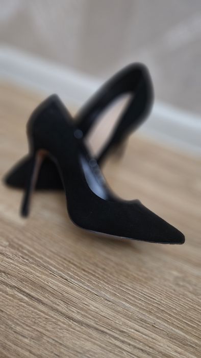 Srochna oyoq kiyimla sotiladi holati ideal