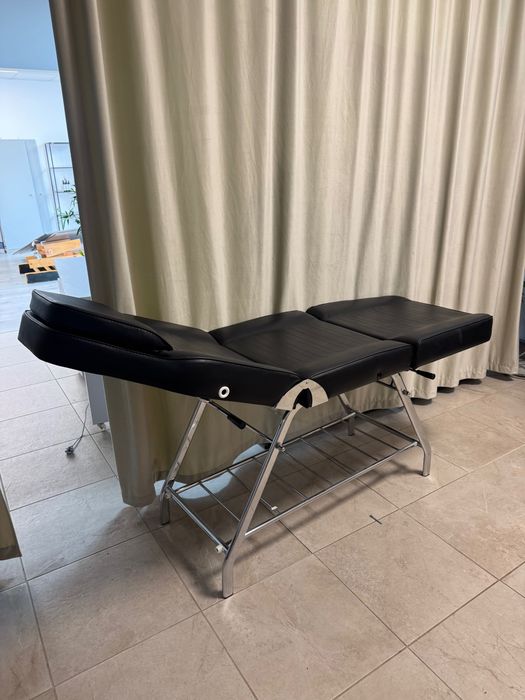 Vând masă manichiură cu  aspirator încorporat  și pat masaj , 500 de lei bucata