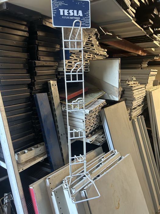 Стелаж малък за каса