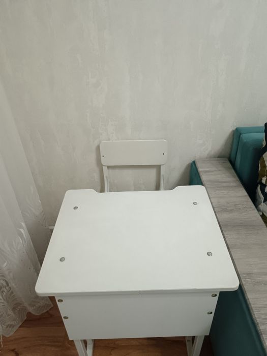 Стол со стульчиком