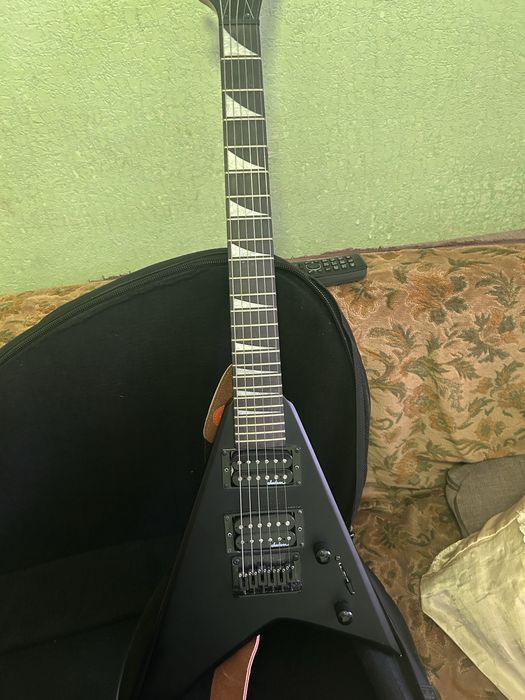 Продам электрогитару Jackson