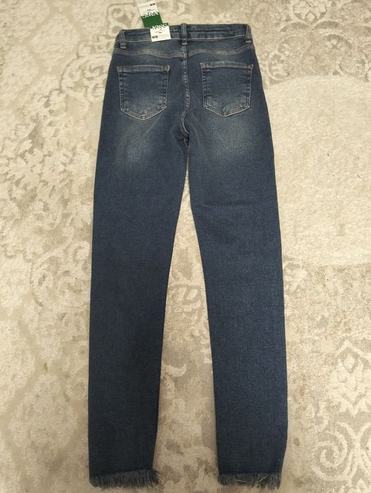 Продам джинсы новые