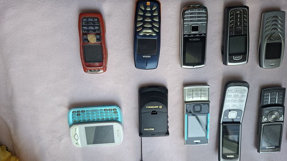 Lot telefoane clectie vintge