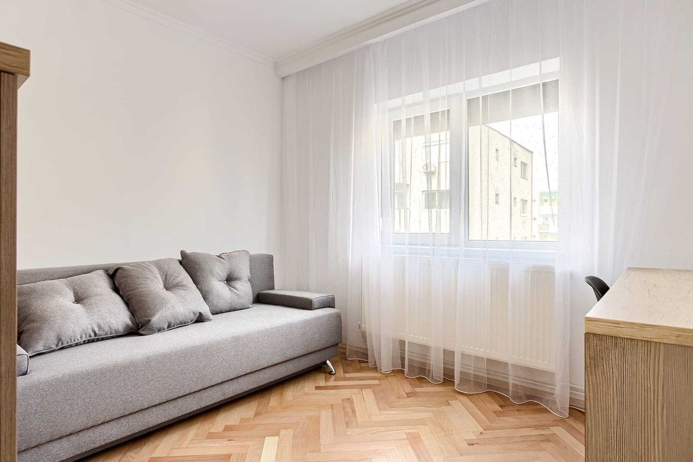 Inchiriez apartament 3 camere zona Piata Mihai Viteazul Arad