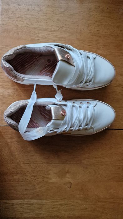 Дамски обувки на платформа