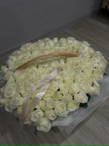 101 белые розы.